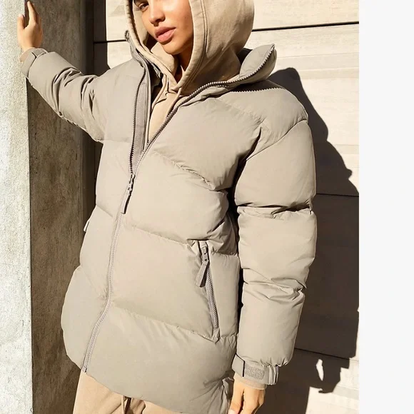 Aritzia Mega Puff Mid in Modern Taupe Size 1 - Picture 2 of 9